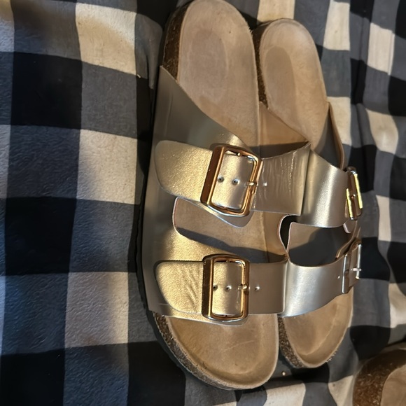 Sandles - Picture 2 of 5